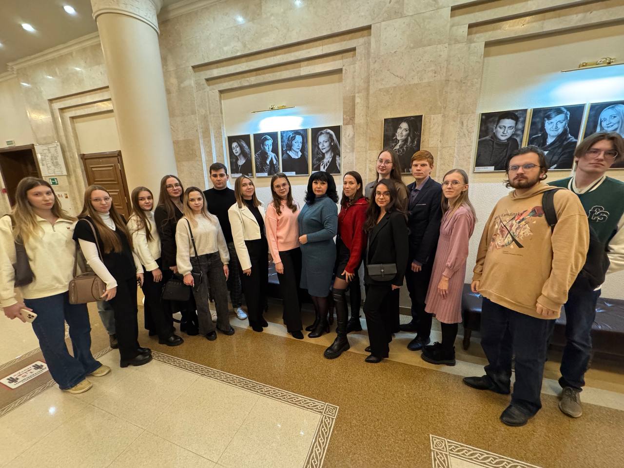 15 ноября студенты группы 20ИПО1 совместно с куратором Н. В. Семиной посмотрели постановку пьесы Островского «Бесприданница»